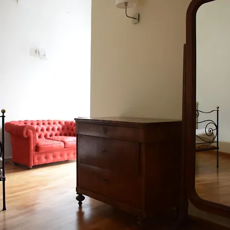 Vannucci 10 Apartment