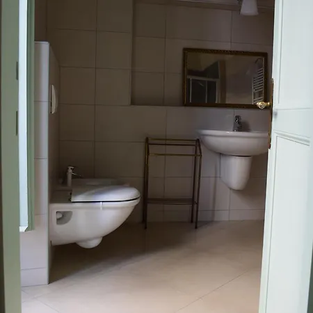 Vannucci 10 Apartment