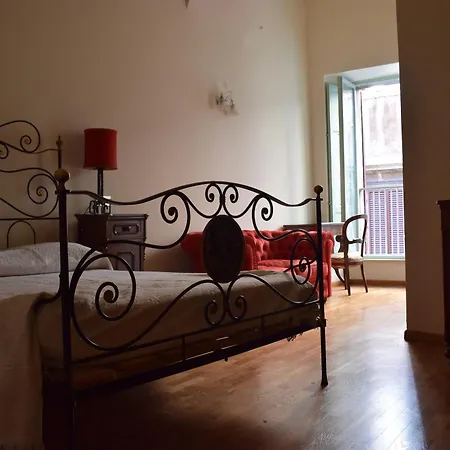 Vannucci 10 Apartment